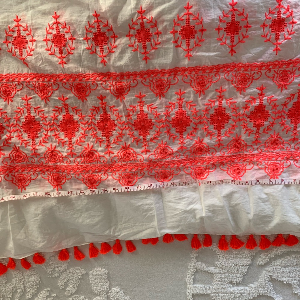 NWT Large Infinity Scarf Cotton White with Hot Pink Embroidery & Tassels - Picture 5 of 6